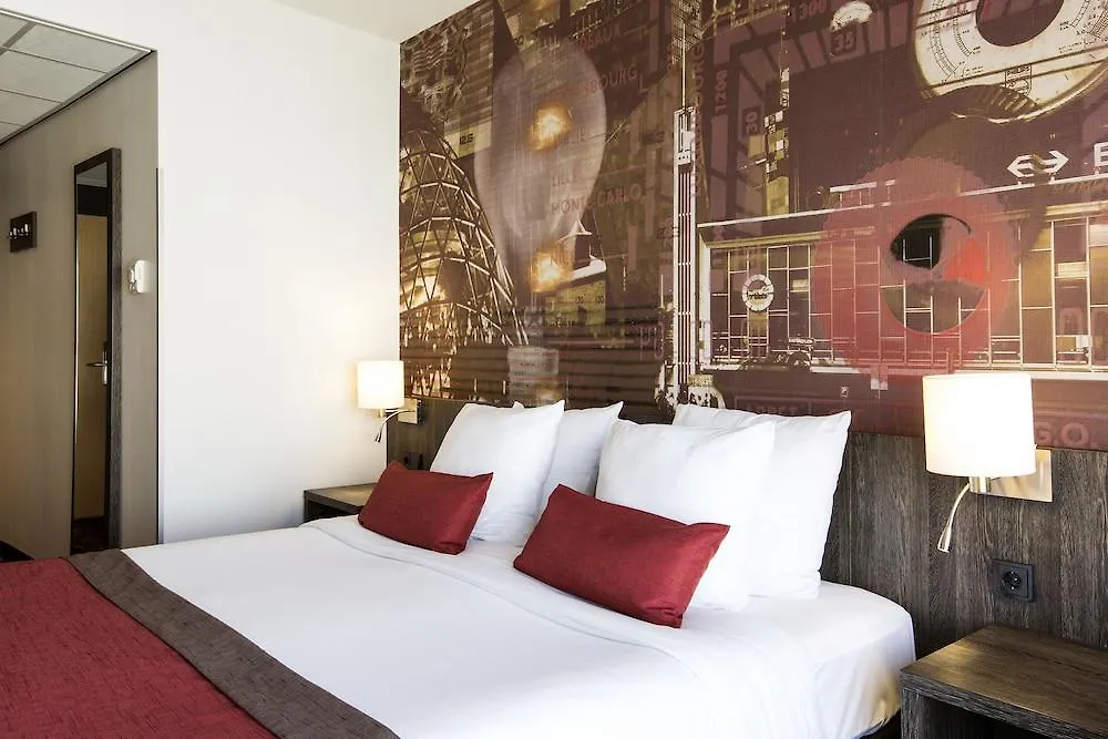Leonardo Hotel Eindhoven City Center Former Crown Hotel 4*,