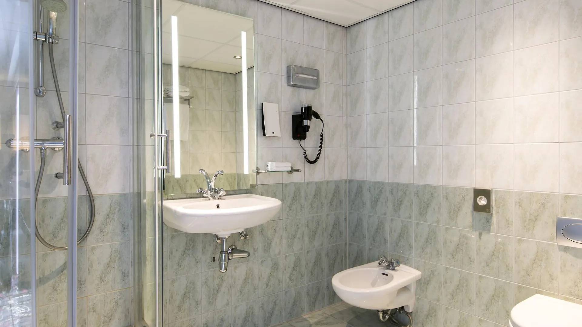 Leonardo Hotel Eindhoven City Center Former Crown Hotel Pays-Bas